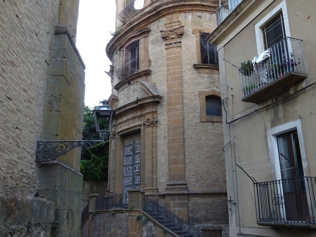 Chiesa e Convento di S. Anna-皮亚扎－阿尔梅里纳必去景点