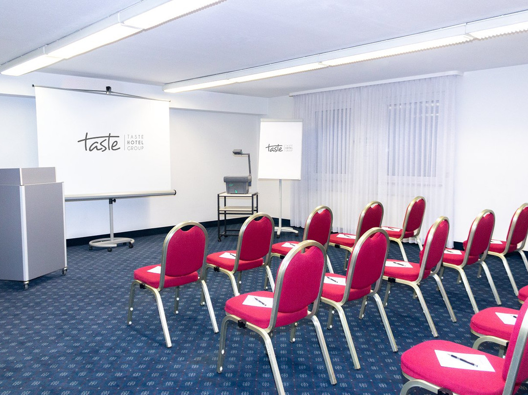 华美达兰佩特海姆酒店主图