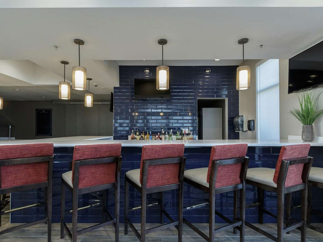 埃尔克哈特希尔顿花园酒店主图