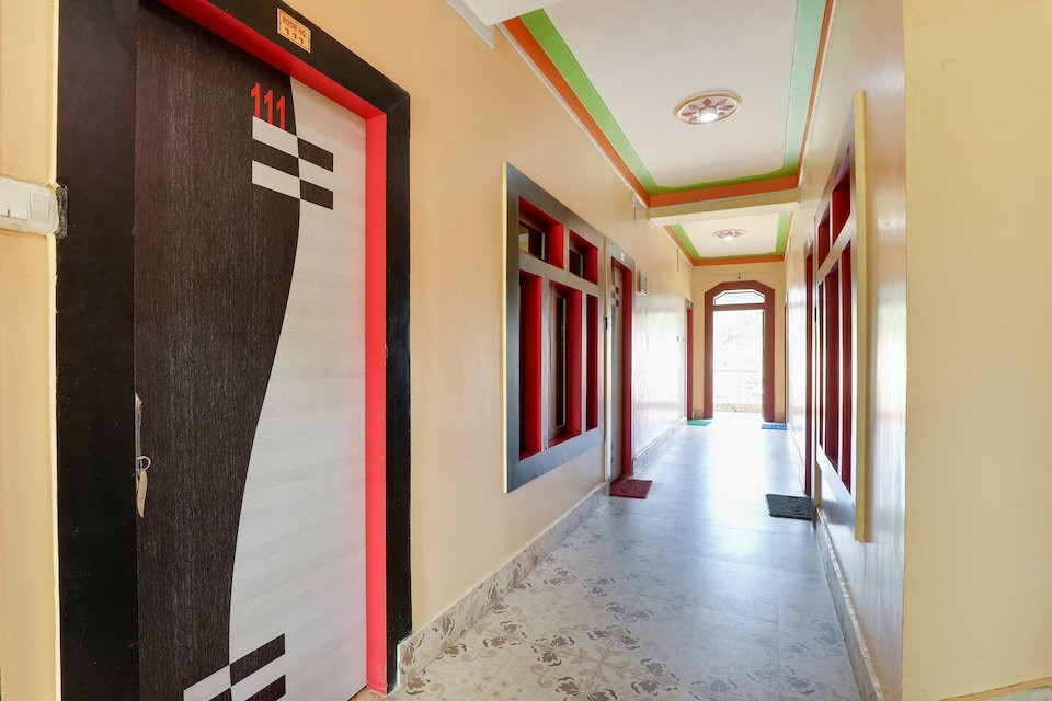 SPOT ON 545 Ghatal Hotel主图