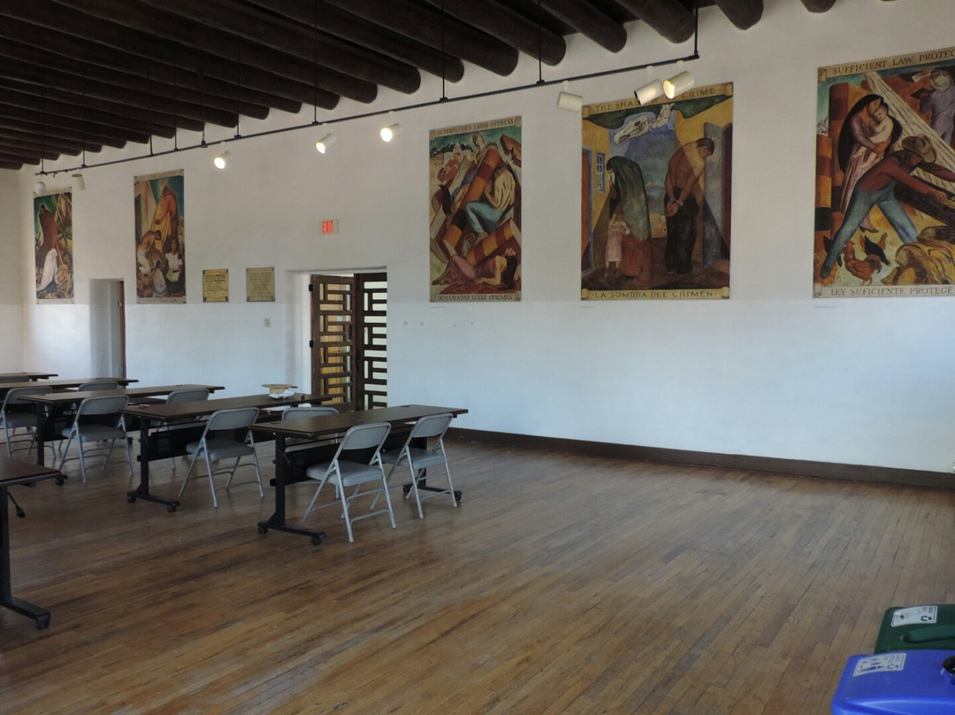 Taos County Courthouse Murals-道师城必去景点