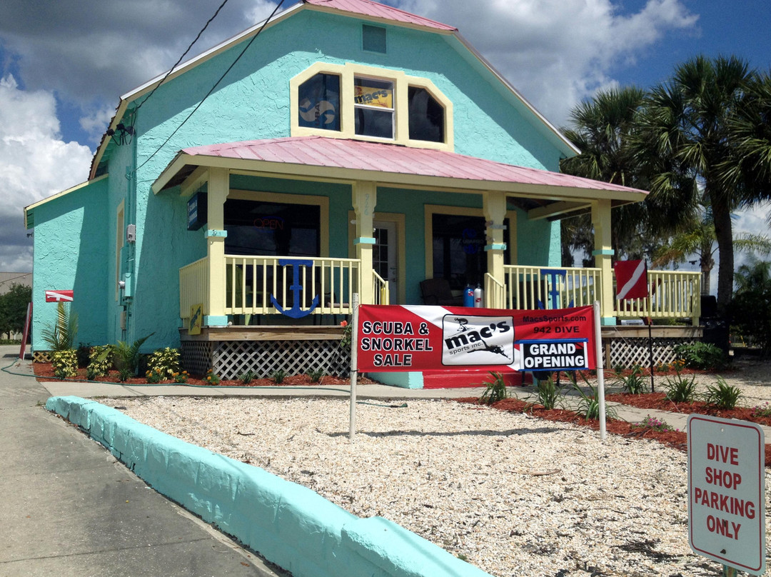 Mac's Sports Inc.-塔彭斯普林斯必去景点