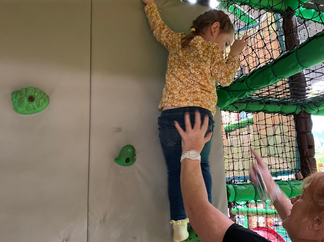 Cheeky Monkeys-乔利必去景点