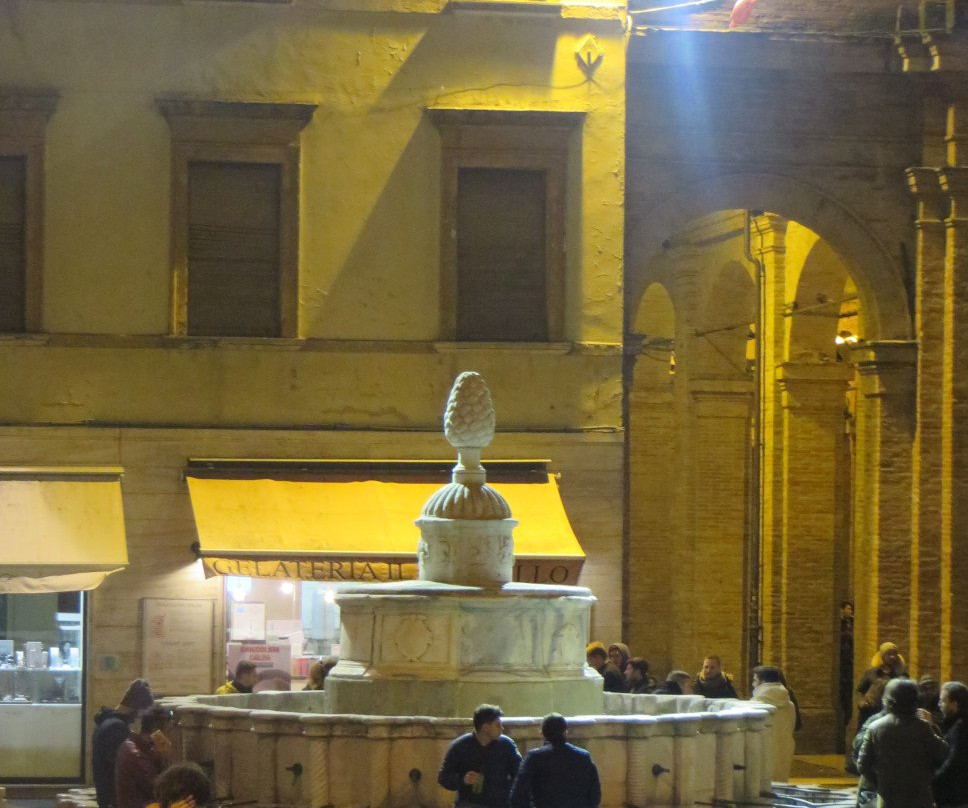 Antica Pescheria di Piazza Cavour-里米尼必去景点