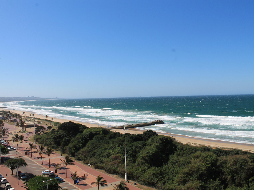 贝莱尔套房酒店主图