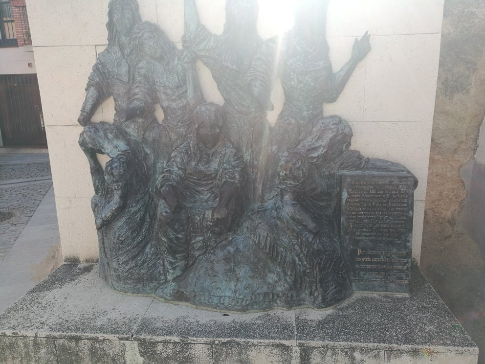 Monumento a las 7 doncellas-Simancas必去景点