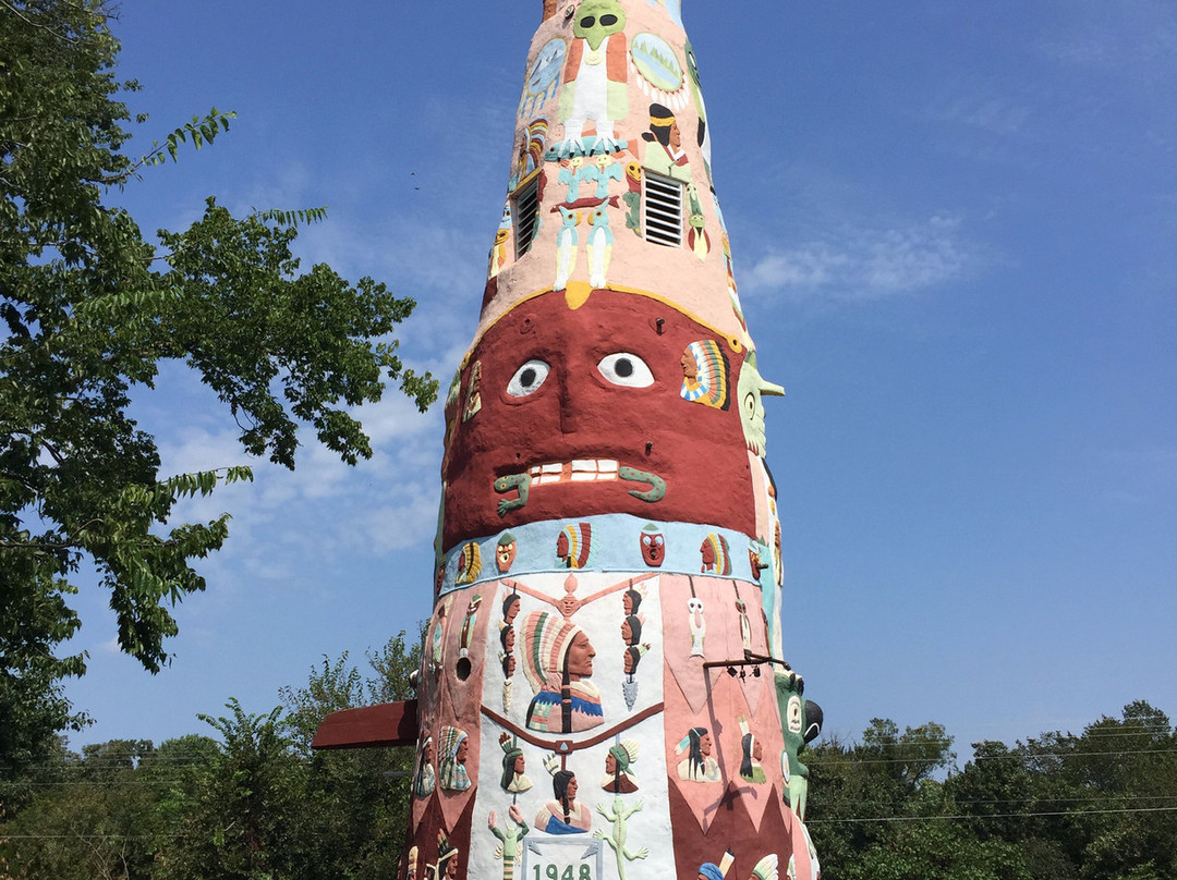 World's Largest Totem Pole-Foyil必去景点