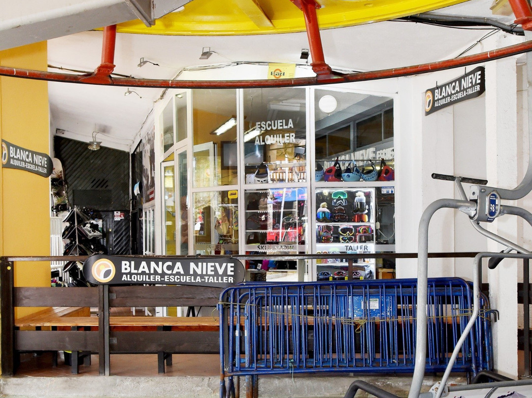 Escuela y Rental Blanca Nieve Sierra Nevada Esqui & Snowboard ​景点图片