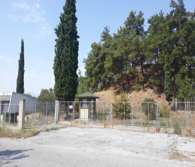 Makedoniki Tafi A & B sto choro Toumbes