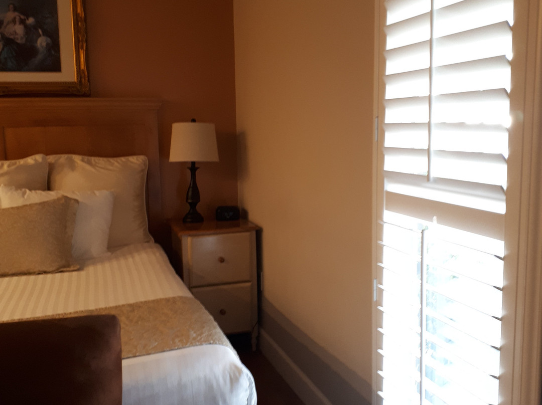 Grass Valley Courtyard Suites主图