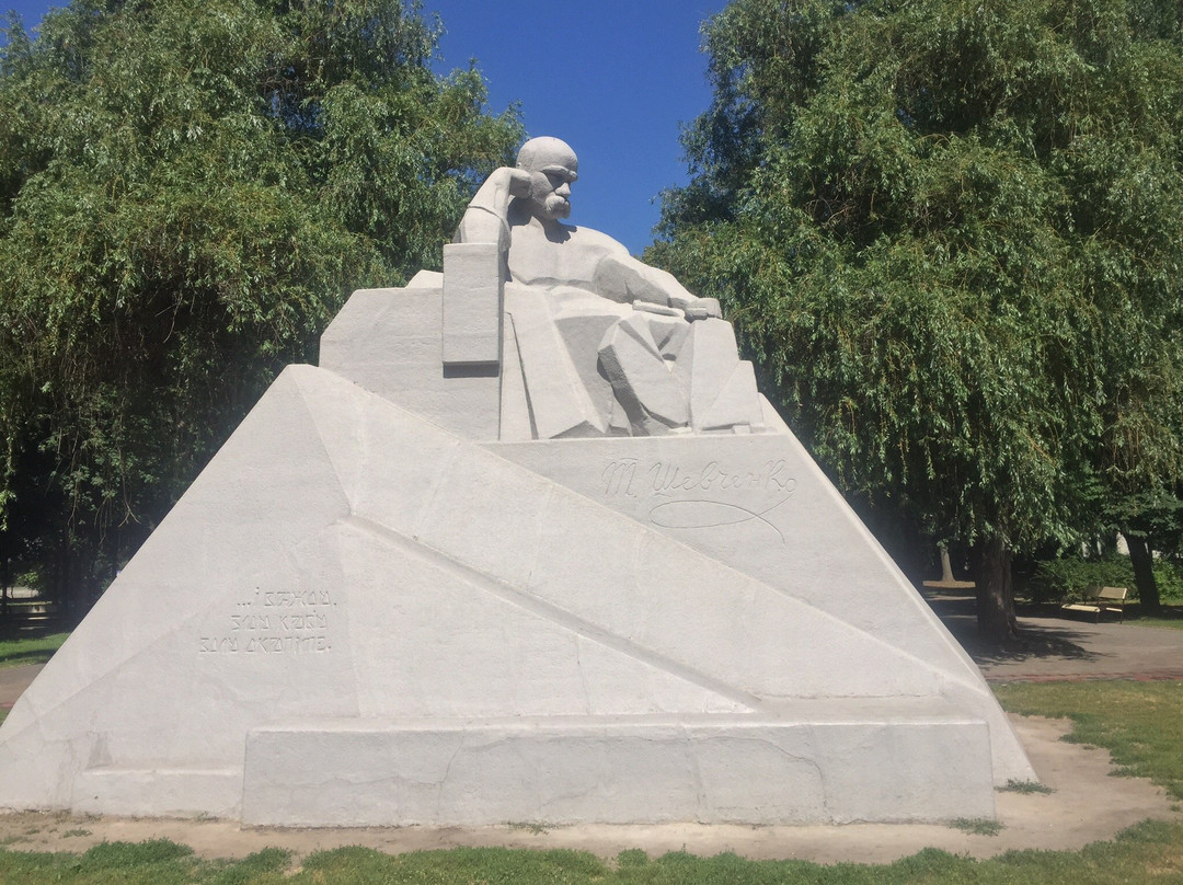 Shevchenko Monument by Kavaleridze-Poltava必去景点