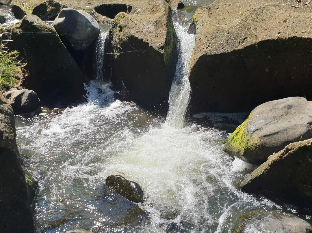 Grojogan Limo Waterfall景点图片
