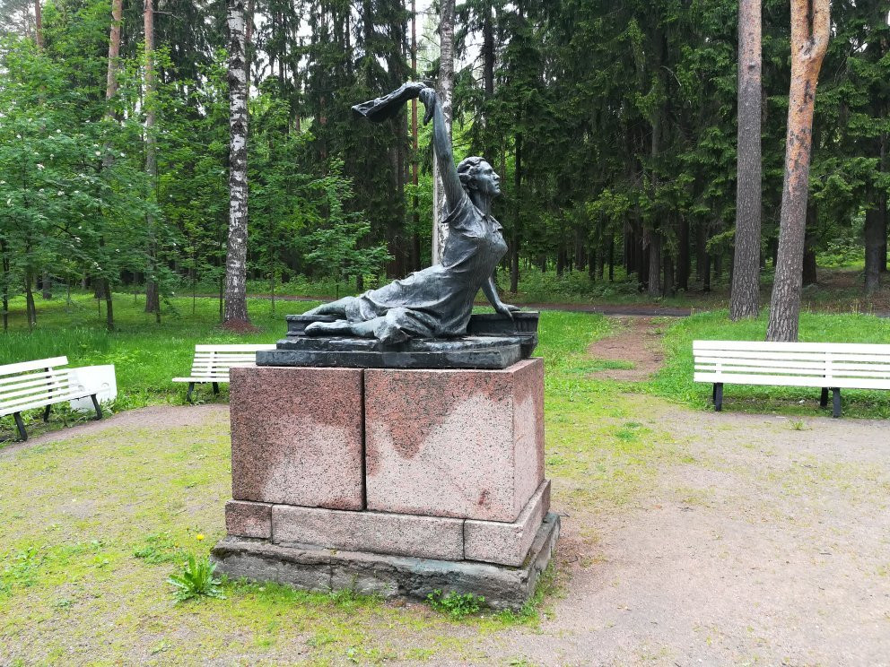 Monument to Raymonde Dien景点图片