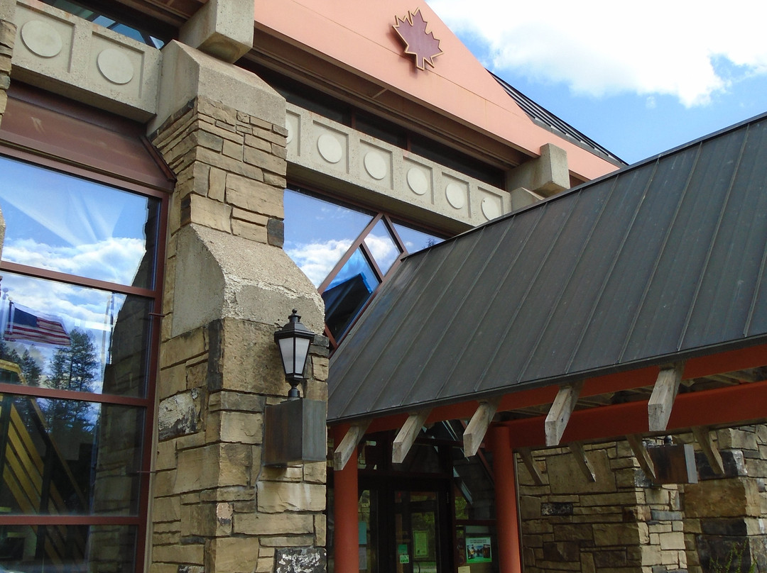 Travel Alberta West Glacier Visitor Information Centre景点图片
