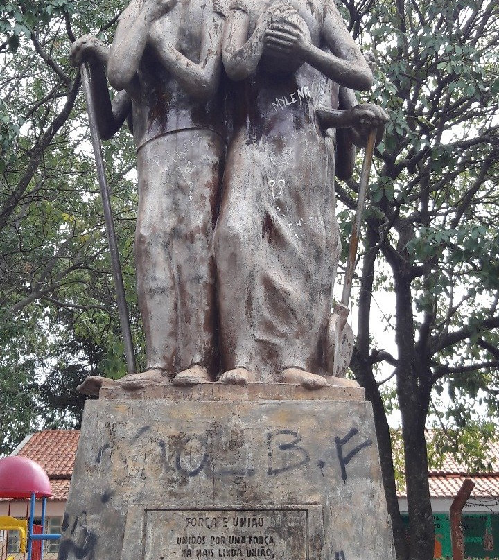 Praca Memorial Adelio Sarro-Andradina必去景点