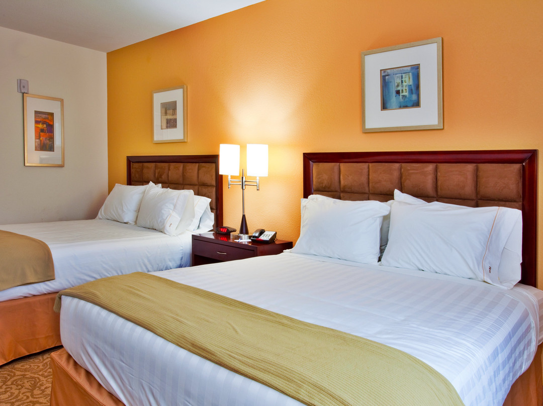 Holiday Inn Express & Suites Brooksville-i-75 By IHG主图