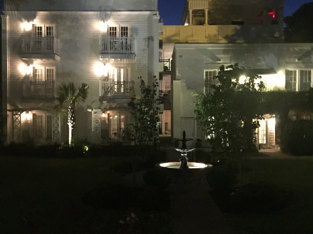 Carriage House Inn主图