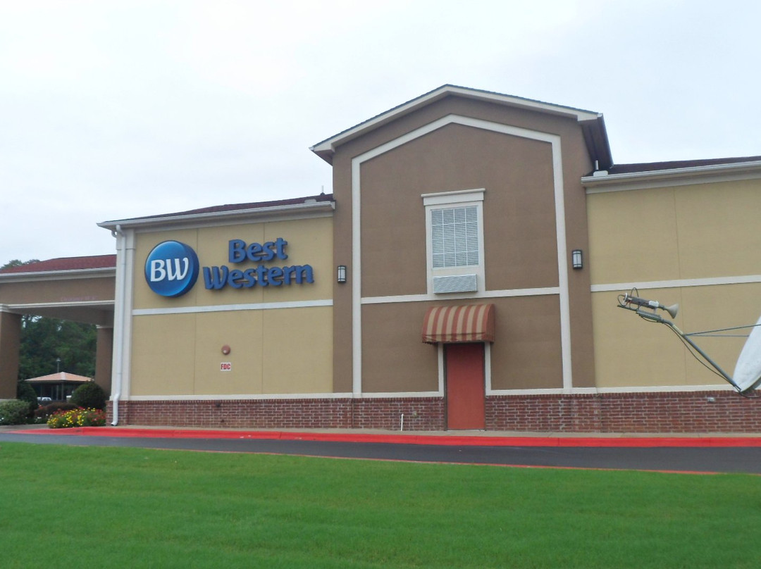 贝斯特韦斯特普勒斯舍伍德旅馆及套房酒店主图