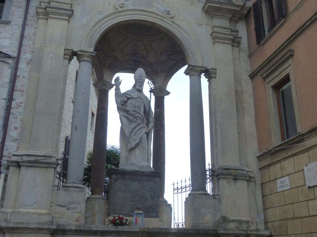 Statua di Sant'Ubaldo-古比奥必去景点