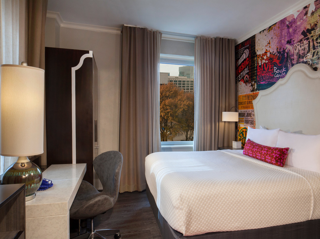 亚特兰大市中心靛蓝酒店主图