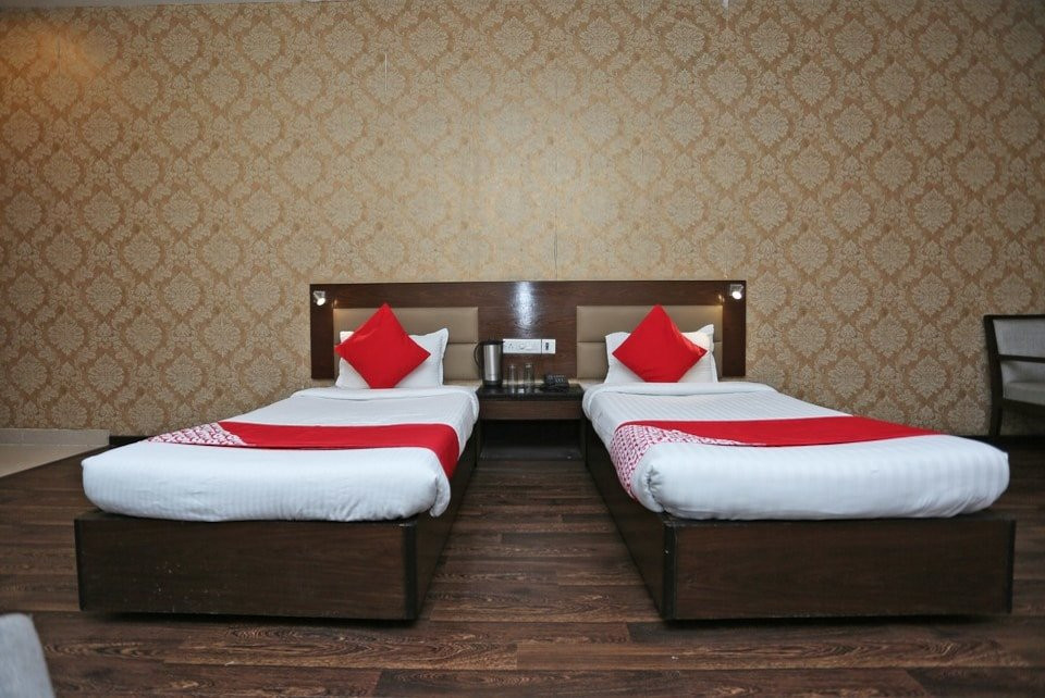 OYO 3523 Tekarees Inn Mahanagar主图