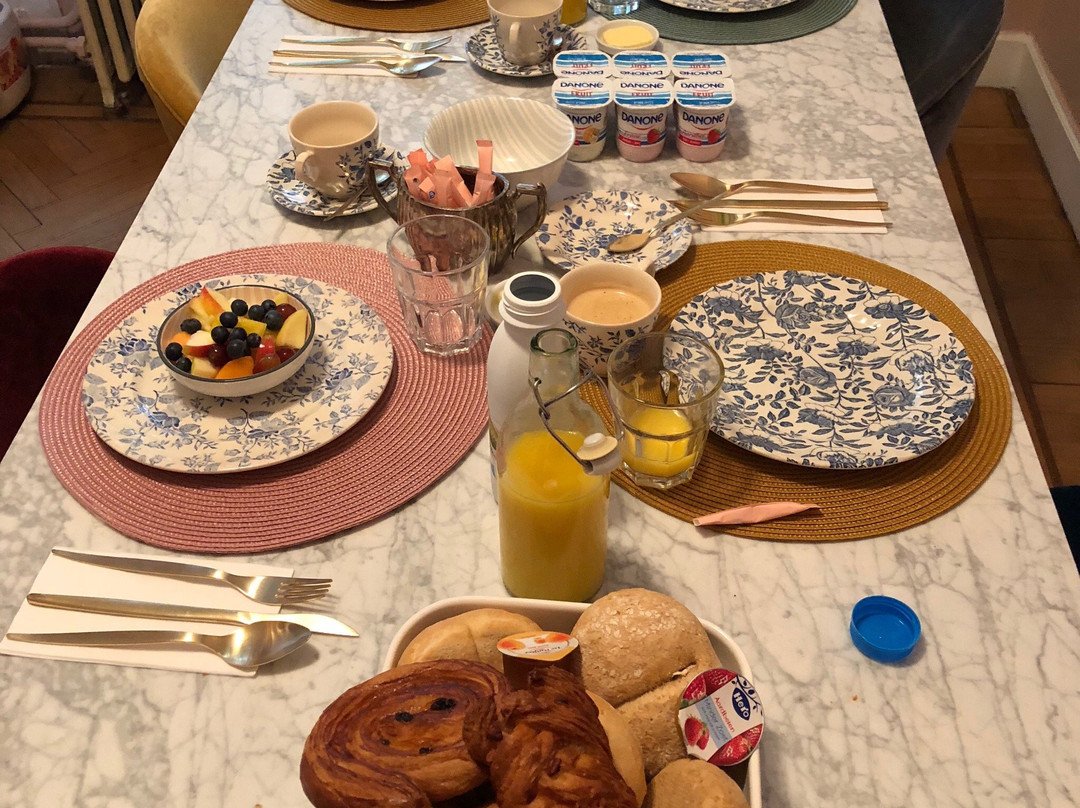 Arthur and James主图