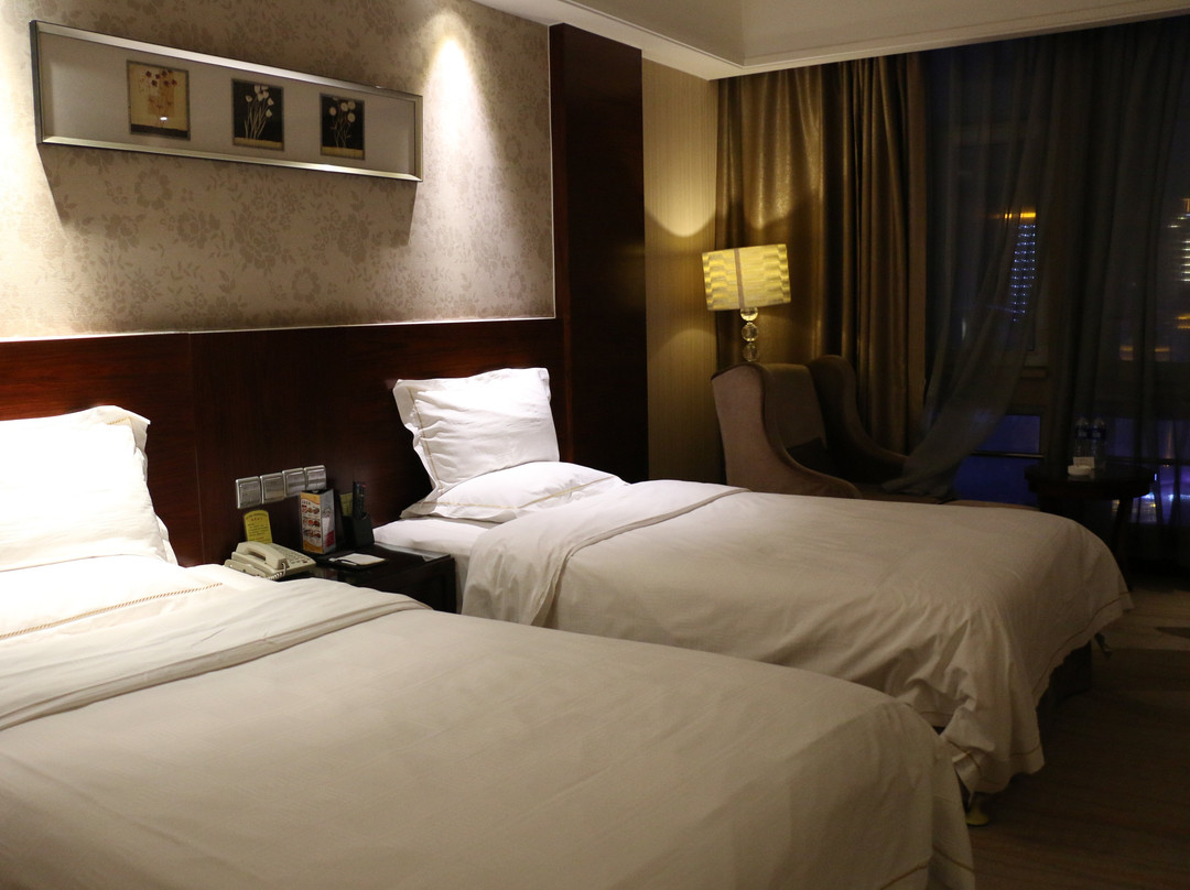 瑞阳皇冠酒店主图