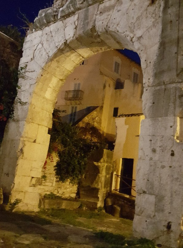 Arco Quadrifonte景点图片