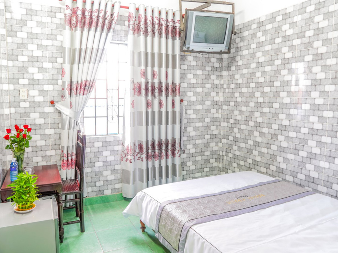 Royal Crest Hotel主图