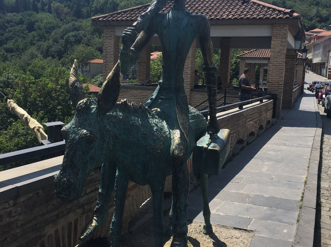 Sculpture "The Doctor on a Donkey"景点图片