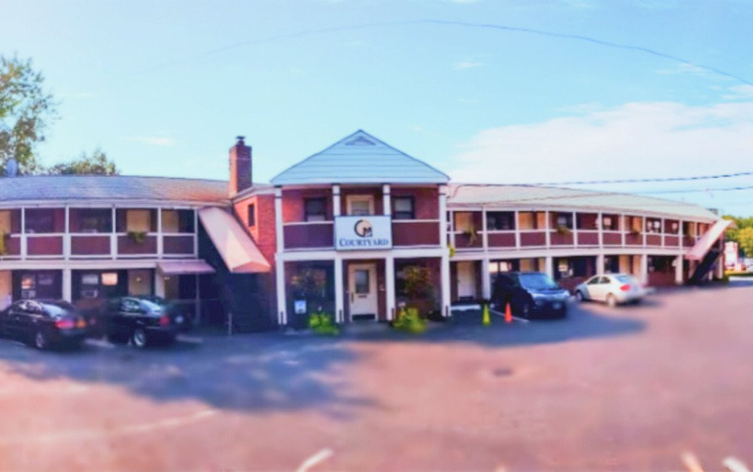 Central Motel Courtyard
