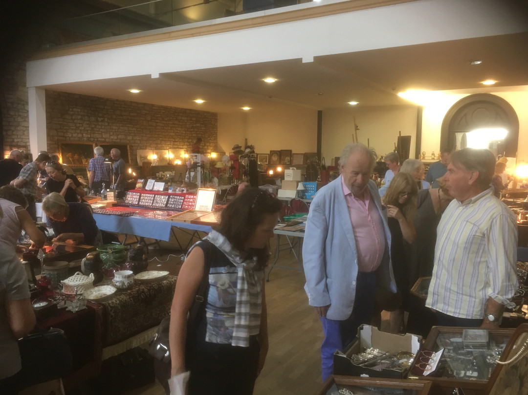 Cirencester Antiques & Collectables Market景点图片