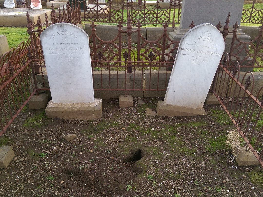 Tower Hill Cemetery景点图片