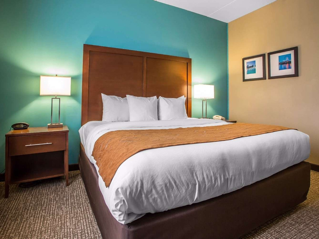 奥黑尔机场凯富套房酒店主图