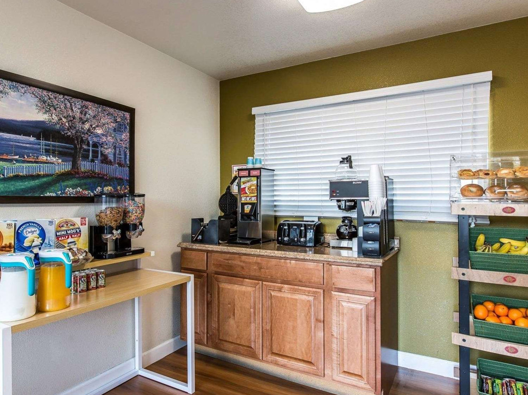 汉福德市区汽车旅馆主图