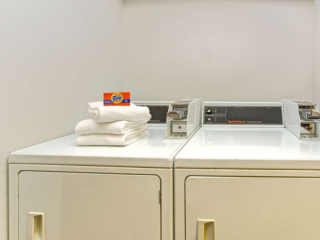 Super 8 by Wyndham Gurnee主图