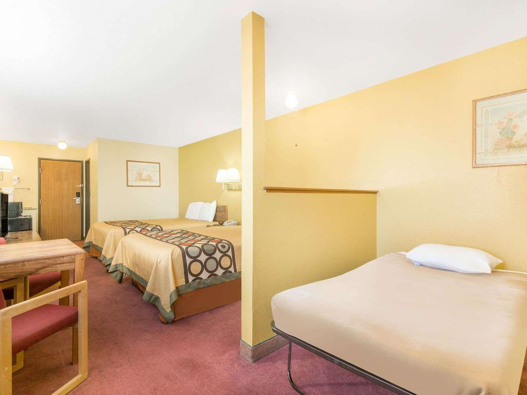 莫里亚蒂速8酒店主图