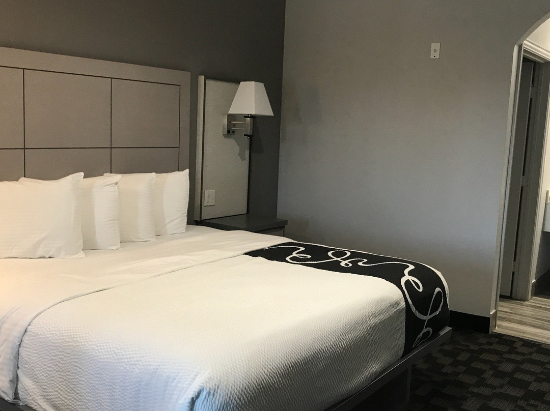 Paris Inn & Suites主图