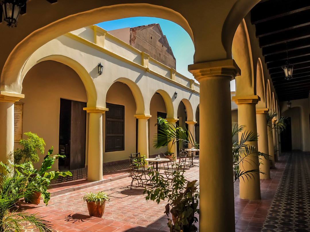 Hotel E La Avellaneda主图