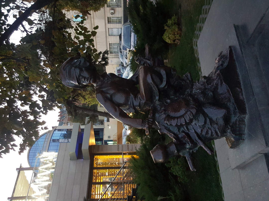 Sculpture Nakhalyonok景点图片