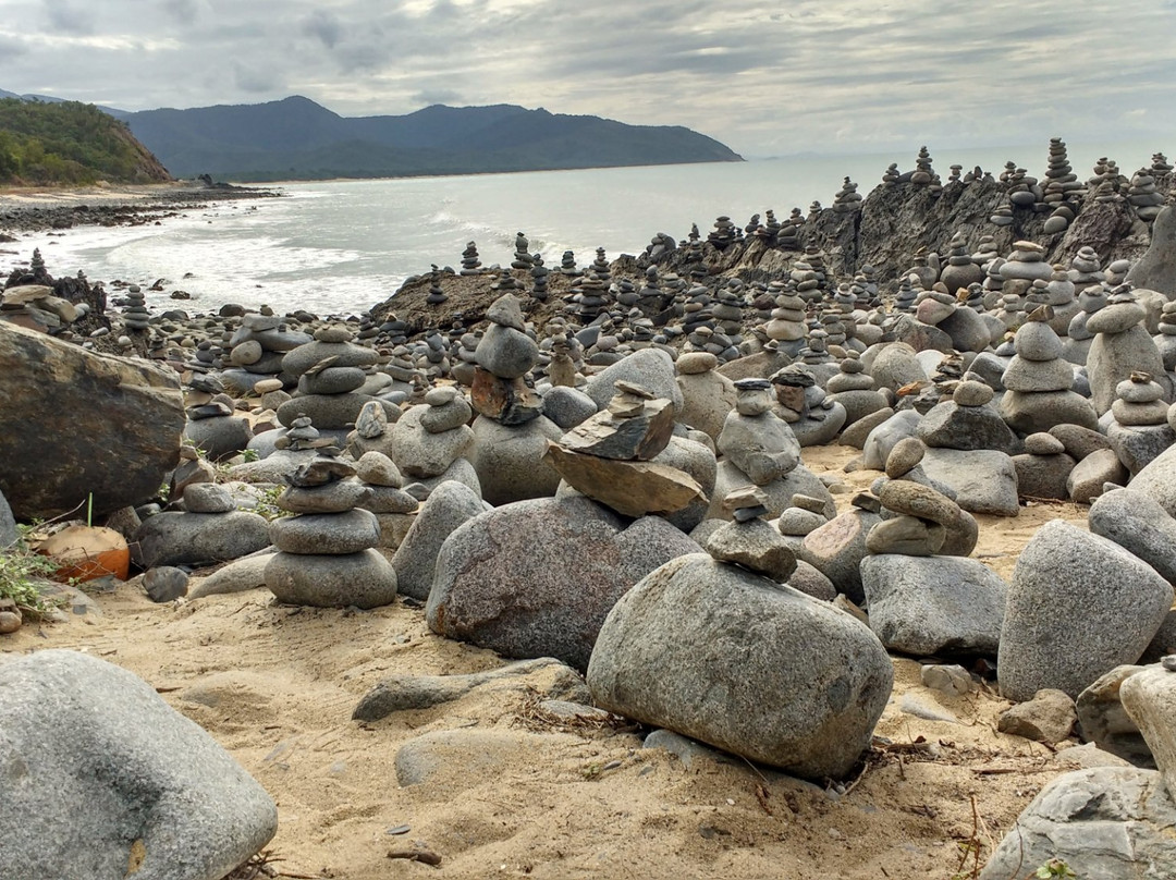 Captain Cook Highway Rock Stacks-凯恩斯必去景点