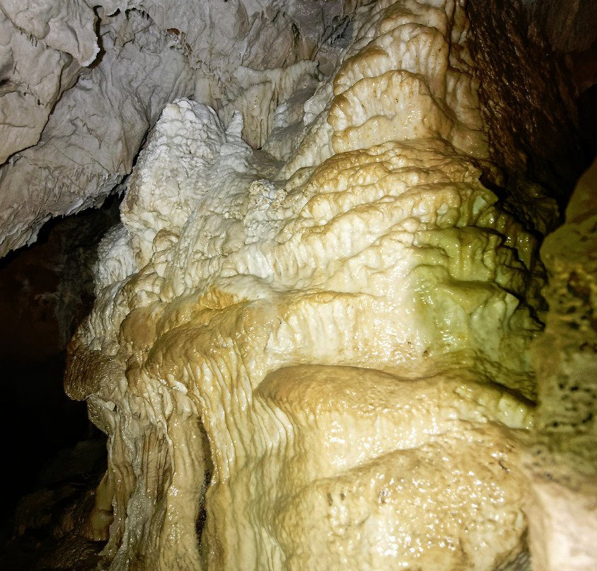 Clifden Caves景点图片