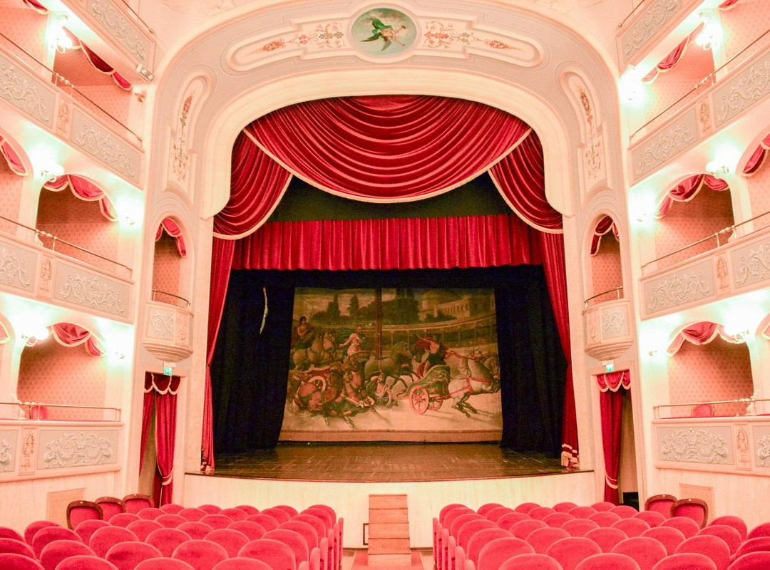 Teatro Garibaldi-莫迪卡必去景点