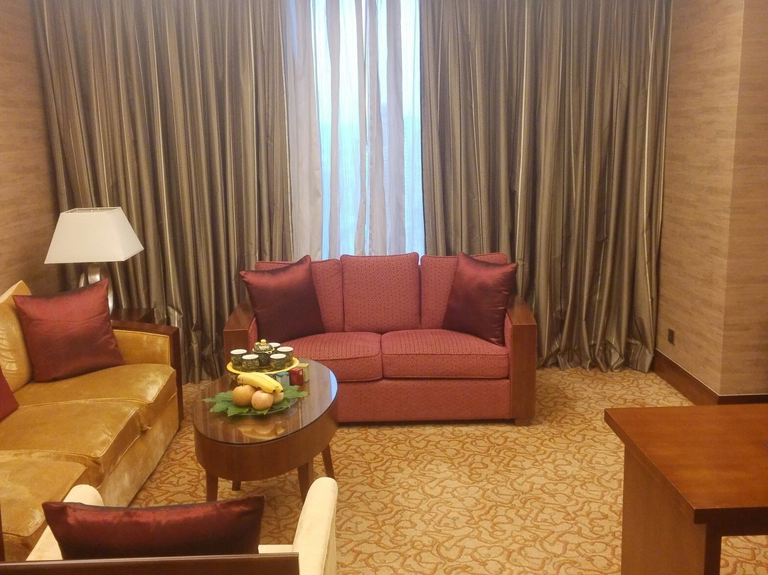 巴黎半岛酒店主图