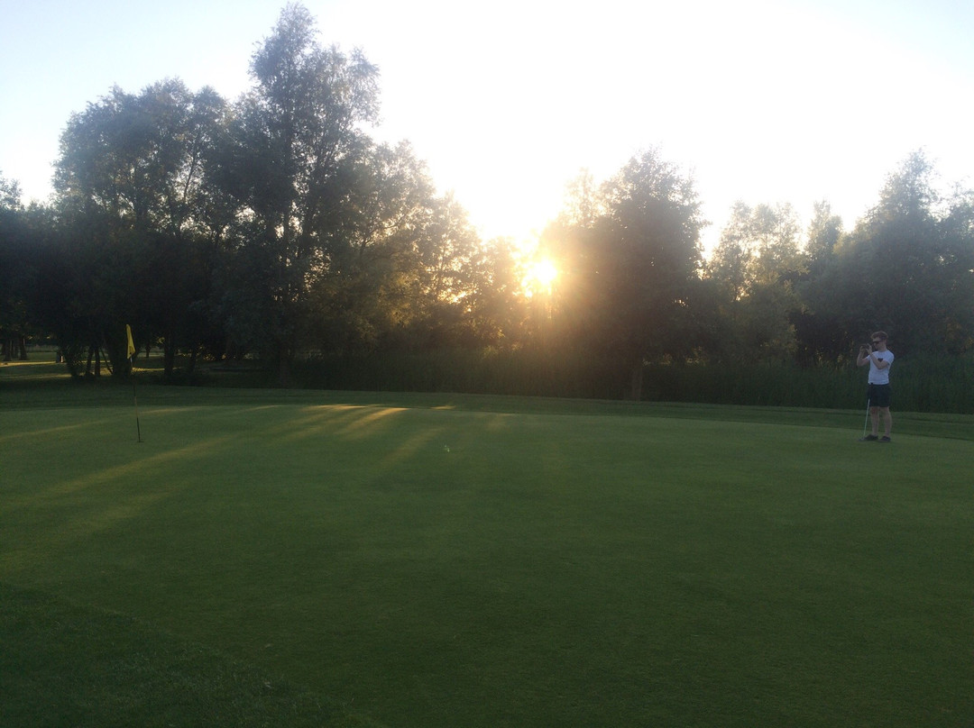 Cambridge Lakes Golf Course景点图片