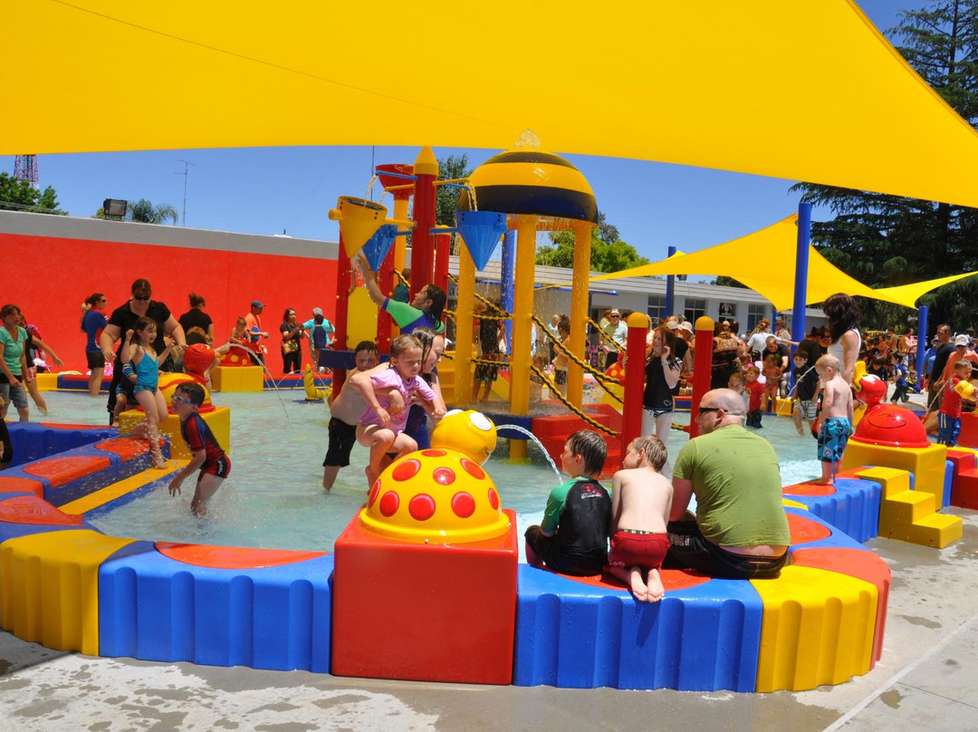 Holland Park Swim Centre-West Wyalong必去景点