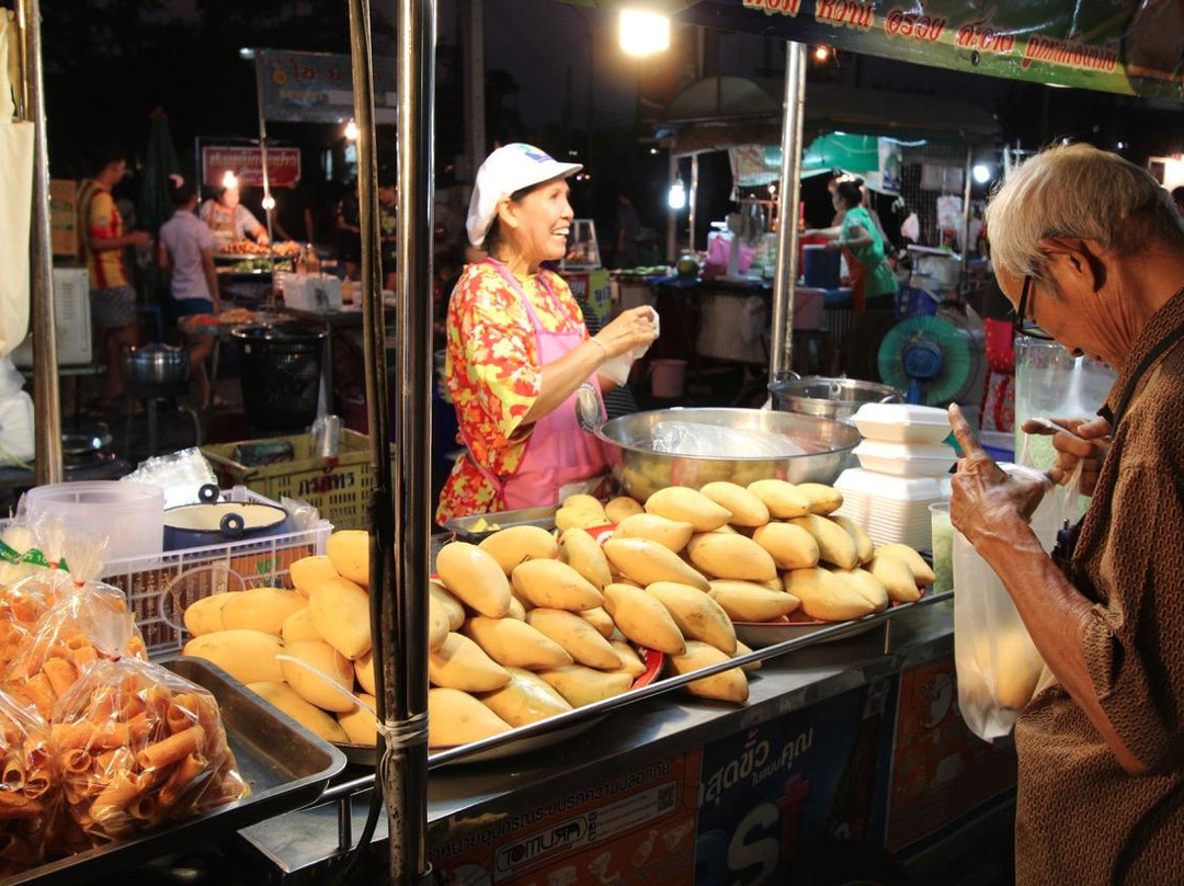 Rachabut Night Market景点图片