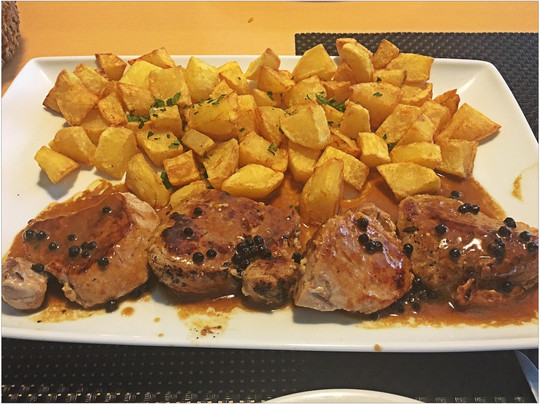 Alcaudete de la Jara餐馆和美食-Misa de Una