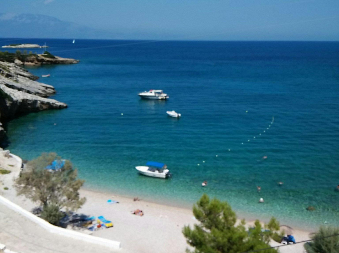 Makris Gialos Beach景点图片