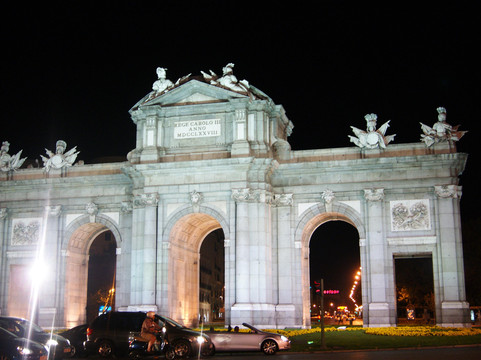 阿尔卡拉之门-马德里必去景点